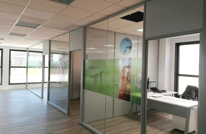 Vinilos para cristaleras oficina para empresa del sector de la energía