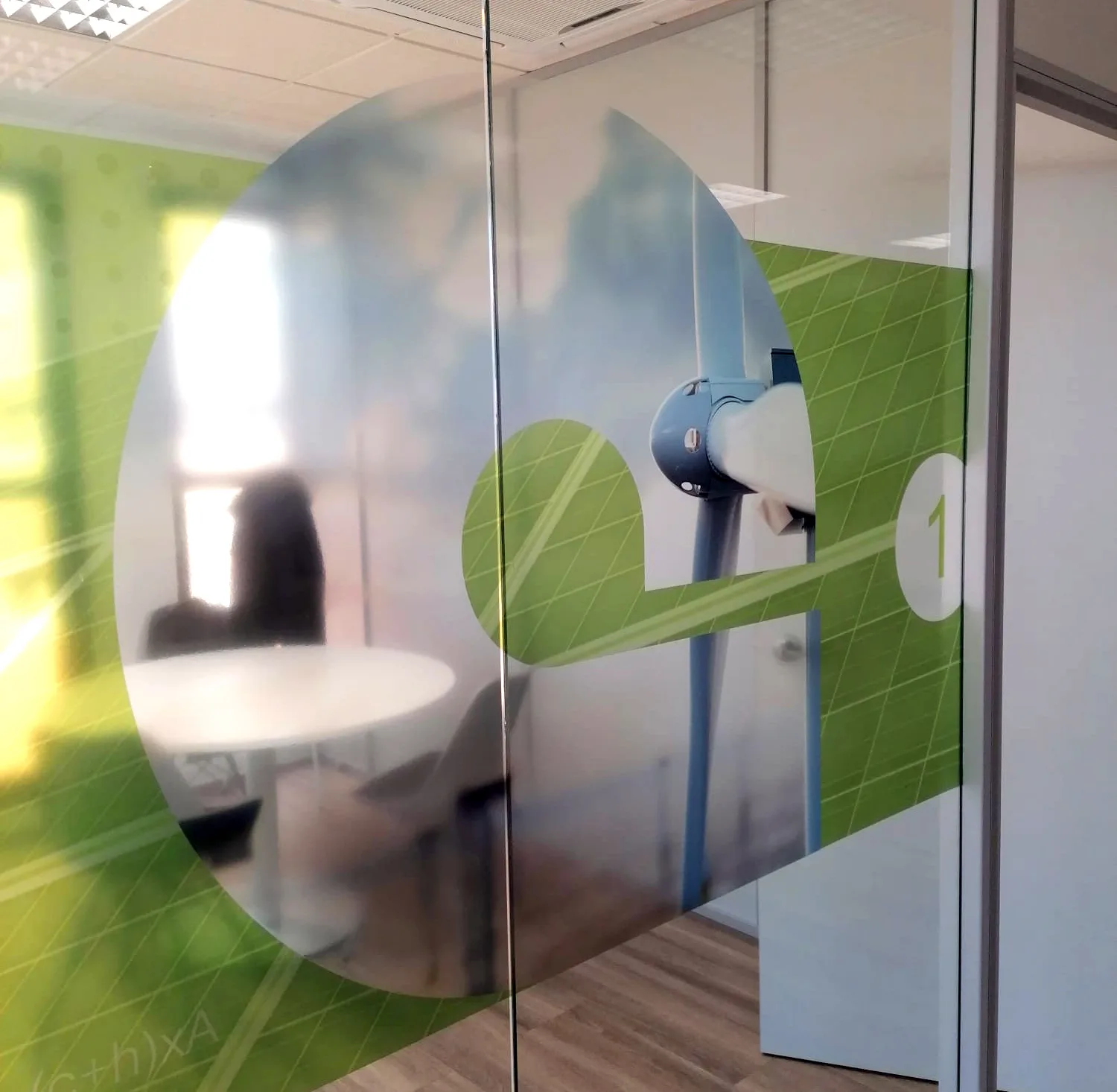 diseño de vinilos para oficinas en sevilla
