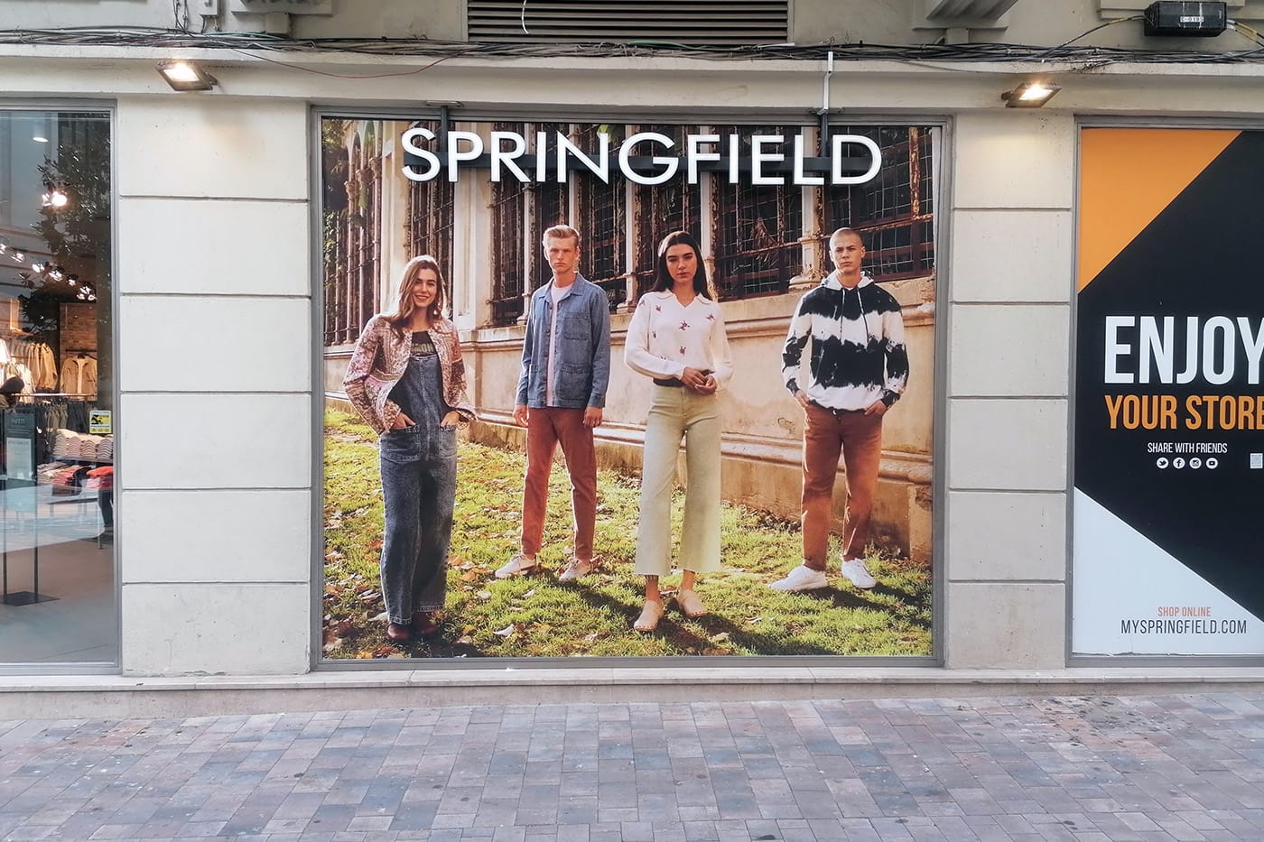 diseño de vinilos para tiendas retail